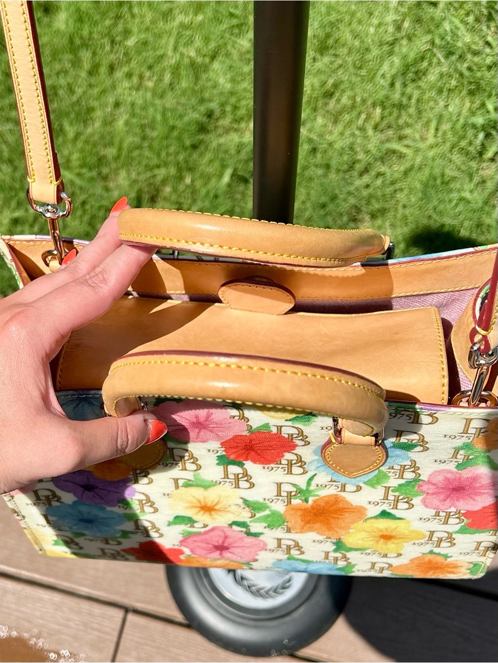 Dooney & Bourke DB 1975 Hibiscus Floral Janine Satchel & Wallet EUC - Picture 7 of 16